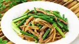 豚肉とニンニクの芽炒め(中華料理Bear割引セール50%)