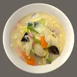長崎ちゃんぽん (とんこつ味) rich pork bone (tonkotsu) broth and thick noodles(中国料理 みんらく)