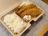 チキンカツ弁当（多国籍料理居酒屋なんでやねん）