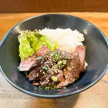 牛ハラミ丼(居酒屋わんちゃん)