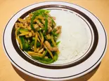 豚肉とピーマン細切り丼(猪肉炒青椒丝丼)（萬来仙閣）