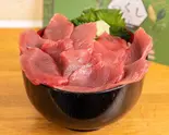 マグロ丼 Tuna Rice Bowl（【ご飯大盛無料！】中央市場直送 海鮮丼 つくし）