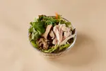 キノコと蒸し鶏のサラダ Mushroom and Steamed Chicken Salad（洋麺屋 祇園パスタ 亀有店）