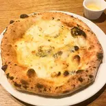クアトロフォルマッジョPizza Sサイズ（ヴィノテカ・メッシーナ）