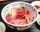 マグロづくし丼（魚屋の食堂さんかく＆寿司ながお 目黒本町店）