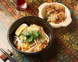 S9パッタイ＆鶏の唐揚げレモングラス風味（タイ・アヨタヤ 立川本店）