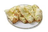 ガーリックチーズナン Garlic cheese Naan（アジアンレストランサラティー）