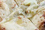 ハニーシナモンチーズナン/Honey cinnamon cheese naan（AAMA GHAR）