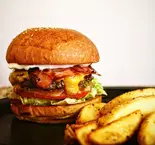 SPRINGFIELD BURGER (SMORKED MAYONNAISE,HOMEMADE BACON, CHEDDAR) / スプリングフィールドバーガー（ハンバーガー＆ジャンクフード THE SPRINGFIELD）
