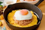 【特製ホワイトソース添え】たまごの島オムライス ～Original omelette rice with white sauce～（オムライスとフレンチトーストの店 たまごの島）