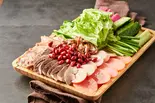 特製味噌付き、無敵前菜盛合せ・無敵下酒菜(小尾羊 薬膳しゃぶしゃぶ 巣鴨店)