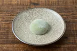 [冷凍]抹茶クリーム大福1個（わらび餅専門店 WARABIYA 仙台榴ケ岡店）