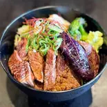 リブロースステーキ丼(200G)(溝の口もんじゃ餐)