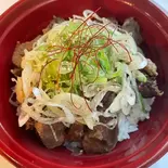 【★大人気★】ネギたっぷり牛タンチャーシュー丼（焼肉 源）