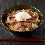 温玉のせ厚切りローストビーフ丼 肉100g（厚切りローストビーフ丼しか勝たん）