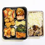 唐揚げとプルコギとナムルの3色丼(ご褒美弁当 韓国商会)