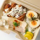【ミスターNO丼】（カリーと肴ミスターNO）