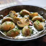 マッシュルームのアヒージョ（スペインバル ラ・ピカーダ・デ・トレス Spain Bar La Picada de tres）