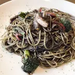 イカ墨と季節野菜のパスタ（TAVETALINA）