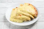 チーズナン Cheese Naan（ララ スパイス＆ハーブ Rara Spice ＆ Herbs）