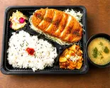 【ロースとんかつ弁当(味噌汁付)】(ハイカラ餃子酒場 中目黒店)