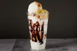 チョコバナナミルクアイスパフェ(600ml)Chocolate Banana Milk Ice Parfait（パフェBar「YORUYORU」 南6条西）