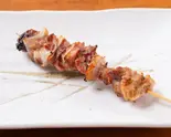なんこつ(串焼き豚)1本（昭和酒場 焼き鳥 新宿萬太郎）