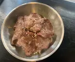 「ランチ限定」タン塩丼（炭火焼肉兄弟カルビ・東城商店）