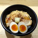 背徳感のフライドガーリック炙り豚丼（圧倒的背徳感!炙り豚RUSH! 反町店）
