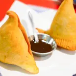 サモサ Samosa 2P（ネパール料理SHIRISHA BHANSAGHAR）