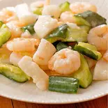 海老とキュウリの炒め(中華料理錦楽軒)
