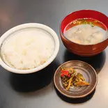 ご飯とお味噌汁(大盛り)(「食と酒」居酒屋かるだん)