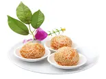 ゴマ団子(芝麻球)（中華料理美山飯店）