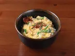 出汁が効いたニラ玉丼（もり屋 博多駅前2丁目店）