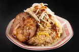 人気No.1 【レジスタンスの鎧】 これが噂の 納豆豚チャーハン（伝説の豚チャーハン Legendary Fried Rice 歌舞伎町店）