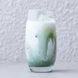 アイス抹茶ラテ(180ml) Iced Matcha Latte (180ml)（JUNOS CAFE 高円寺店）