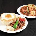 ガマオとパドタイ半分 [gapao and padthai half]（ダンネバード）