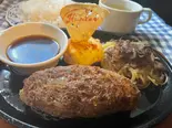 Sサイズ小ライスセット100%Beef手ごねハンバーグステーキ150g～自家製ハンバーグ用お醬油 焼きポテトサラダ当店名物～鉄板牛肉パスタ Srice付（グリルハンター新橋店）