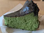 抹茶のバスクチーズケーキ（【サンドイッチとおやつ】シバカフェ）