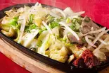 モモ鉄板 Iron Plate Thighs（居酒屋亀屋 博多店）