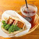ファラフェルサンドイッチ <Falafel Sandwich with Rooibos Tea>（ビーガン料理専門店 FALAFEL BROTHERS 六本木）