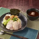 柔らかチャーシュー(5枚)の辛味噌つけ麺(麺200g)（魚介と豚骨のWスープが決め手！ つけ麺 総本山 無双 博多店）