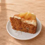 焼林檎とシナモンのキャロット(【自家製キャロットケーキ】REWARD COFFEE 茅場町店)