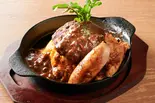 肉盛りオム(ハンバーグ&ソーセージ&唐揚げ)(肉オムライス専門店 肉とたまご吉祥寺店)