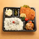 ロースカツ弁当（まるべん）