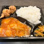 エビチリソース弁当（中華料理 金龍）
