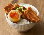 半熟煮卵豚角煮丼 Seasoned Egg Kakuni Rice Bowl（トロじゅわ煮込食堂 豚角丸 内田橋）