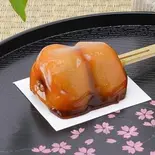 あんこ入り米粉串団子 Mitarashi Dango With Red Bean（オーガニック日本茶と畳カフェTEA TATAMO！ 札幌狸小路店）