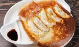 【手作り自家製】焼きたて大判餃子(5個入り)(居酒屋 清水)
