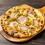 オーガニックバジルソースと燻製ベーコンのジェノベーゼ【M】 (約25cm)（ピザ＆ワッフル バスターズ (PIZZA＆WAFFLE BUSTERS)）